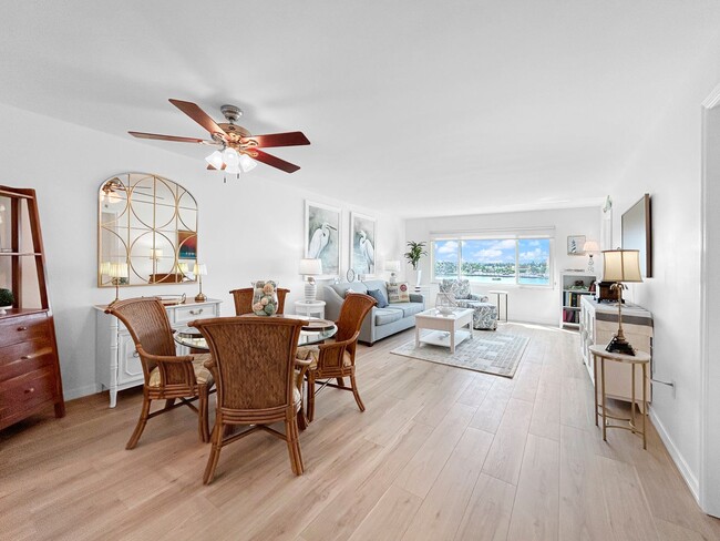 Building Photo - 4775 Cove Cir