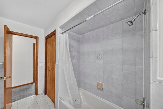 Building Photo - 612 72nd St