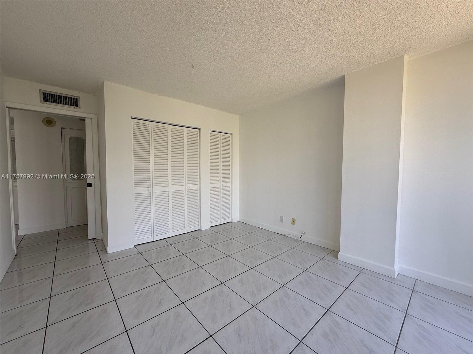 Building Photo - 17011 N Bay Rd