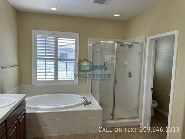 Building Photo - 2704 Acapulco Way