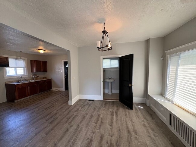 Building Photo - Three bedroom two bathroom home for rent