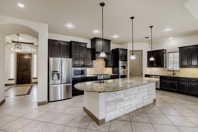 Building Photo - 5923 Dewdrop Ln