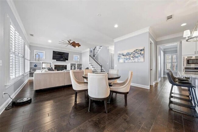 Building Photo - 3165 Oakdale Rd