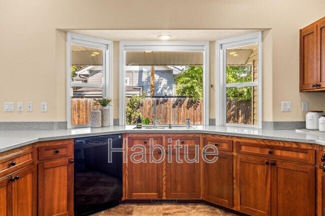 Building Photo - 2160 Dora Ln