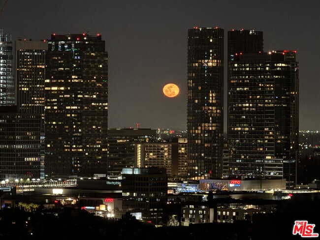 Building Photo - 10727 Wilshire Blvd