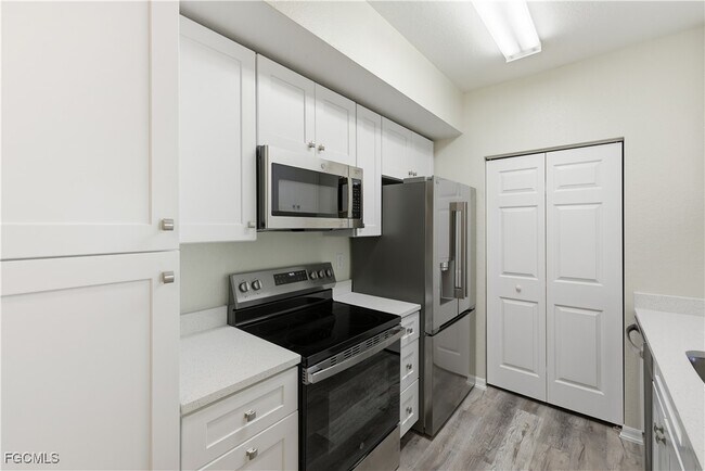 Building Photo - 6321 Aragon Way