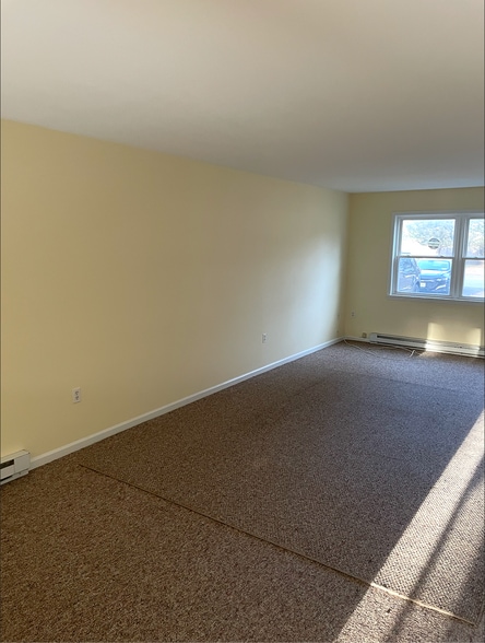 Building Photo - 23 Woodridge Cir