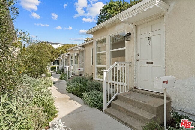 Building Photo - 820 3rd St