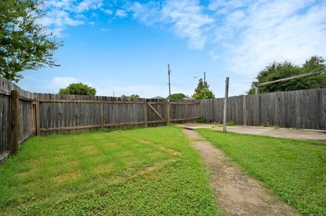 Building Photo - 16113 Fitchburg Cir