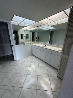 master vanity - 444 Mariner Dr