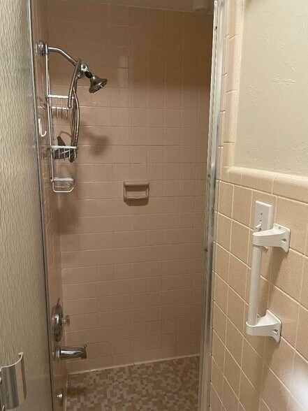 Master Shower - 1431 Flagler Blvd