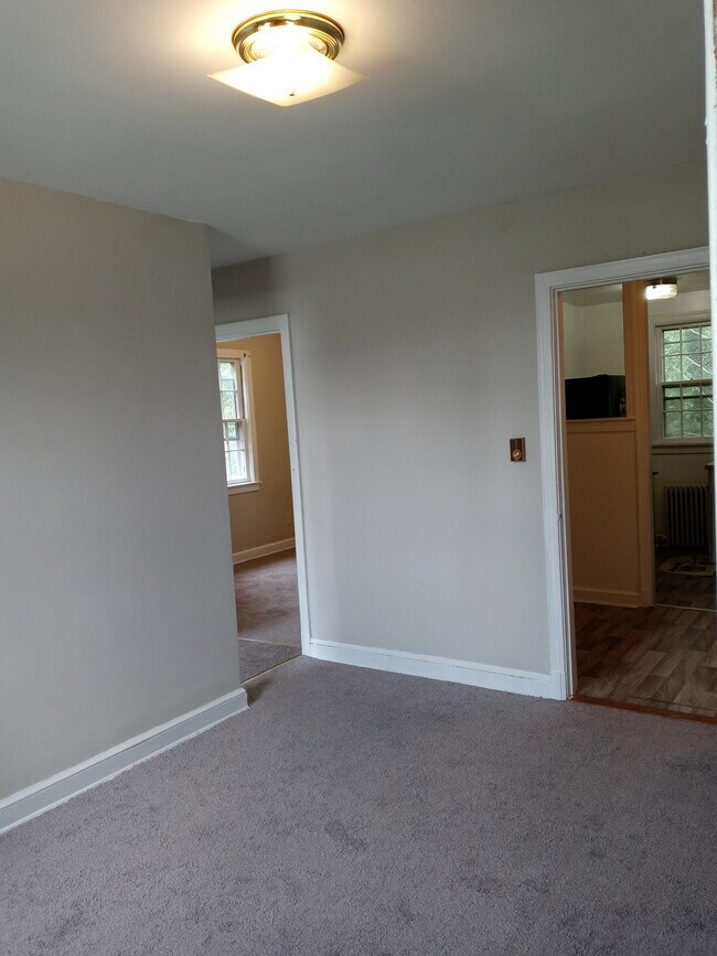 Building Photo - 715 Main St