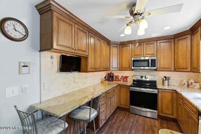 Building Photo - 1163 Manor Dr