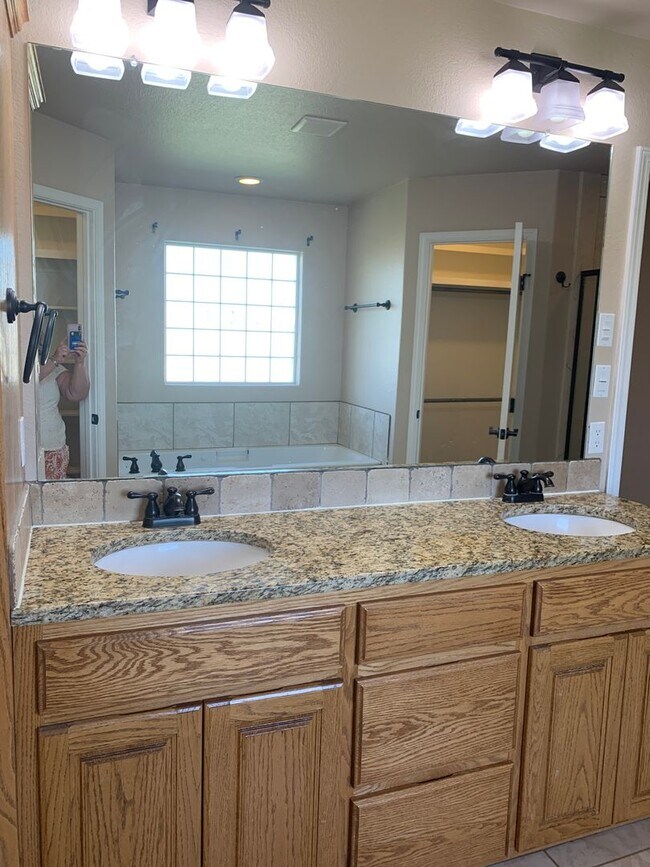 Building Photo - 4301 Sandstone Dr