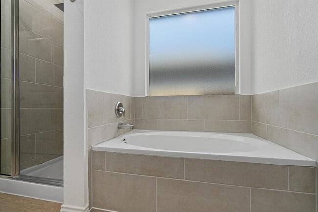 Building Photo - 3305 Everett