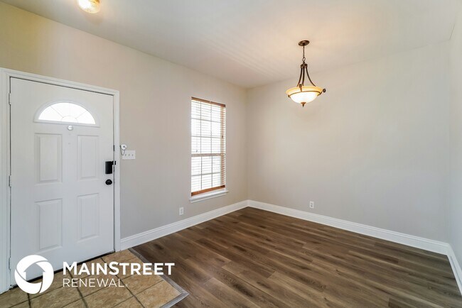 Building Photo - 5671 Midcrown Dr