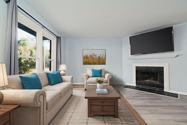 Building Photo - Modern Comfort on James Island!