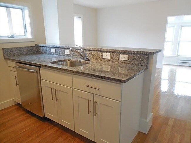 Building Photo - 17 Webster St