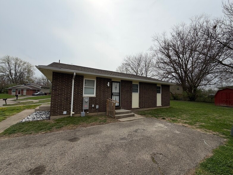 Right Side of House - 2015 Val Vista Ct