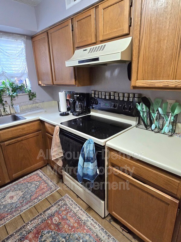 Building Photo - 447 Wright St