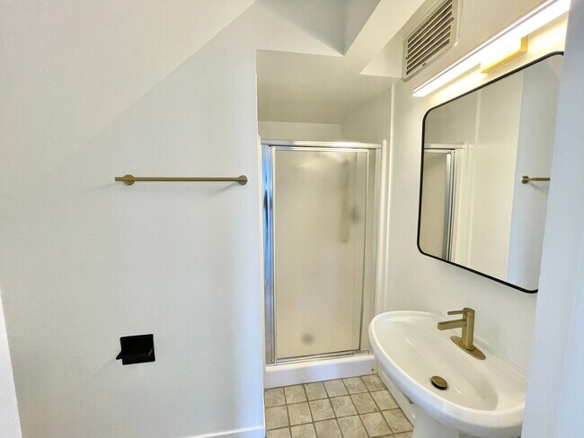 Building Photo - Contemporary, Stunning 3BR/2.5BA Noe Valley Home w/Tranquil Garden! PROGRESSIVE