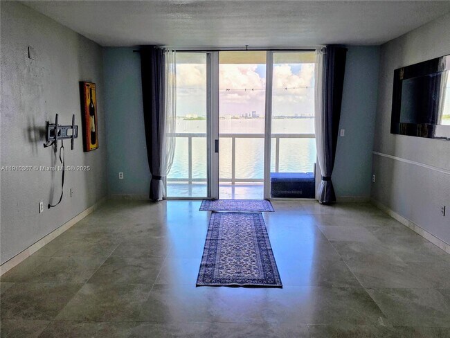 Building Photo - 1625 Kennedy Cswy