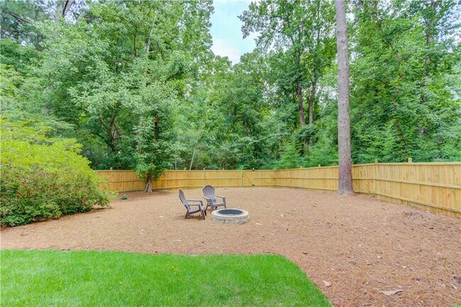 Building Photo - 770 Crest Valley Dr NW