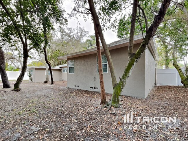 Building Photo - 412 Richards Ave