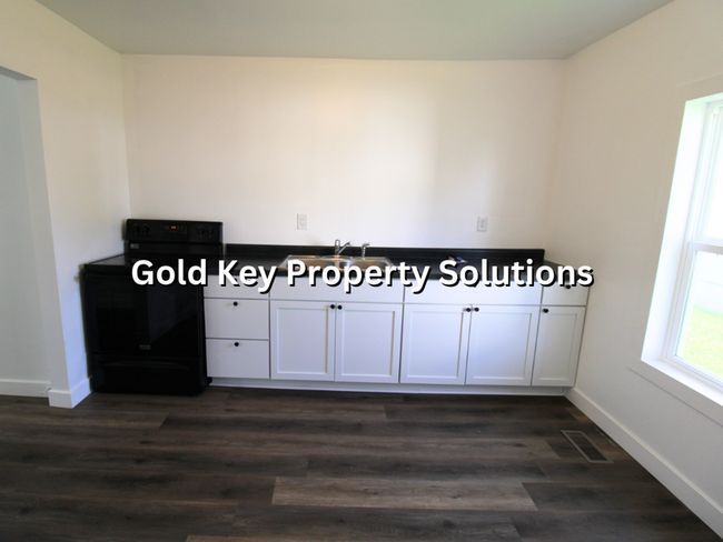 Building Photo - 2 Bed 1 Bath Home For Rent W/ Covered Fron...