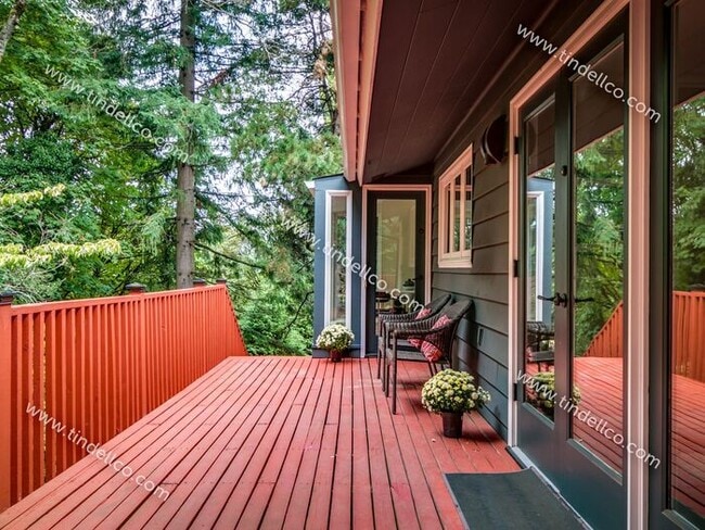 Building Photo - Spacious Mid-Century Modern Home in Counci...