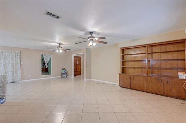 Building Photo - 5107 Trail Lake Dr