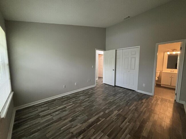 Building Photo - 9600 River Walk Ct