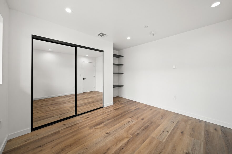 Building Photo - 6049 Craner Ave