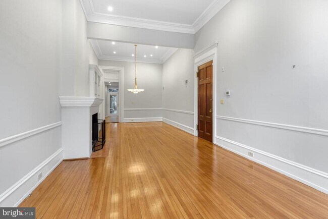 Building Photo - 323 S 17th St