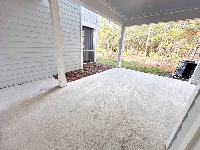 Building Photo - Centrally located townhome in The Verandas