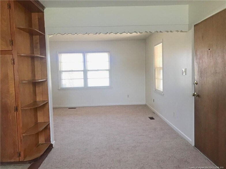 Building Photo - 6355 Cliffdale Rd