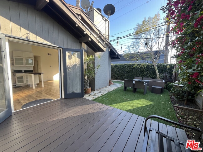 Building Photo - 602 Victoria Ave