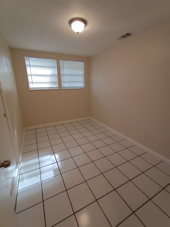 Building Photo - 3115 Prince Dr