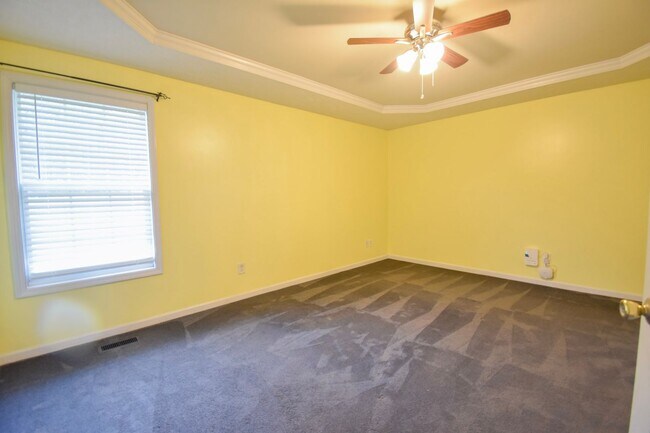 Building Photo - Coming Soon! 3 Bed 2 Bath with a Bonus Roo...