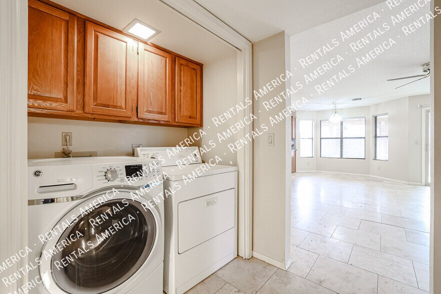 Building Photo - 7395 W Kerry Way