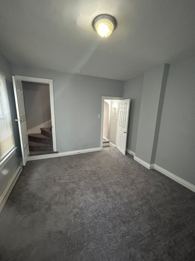 Building Photo - Vaccancies