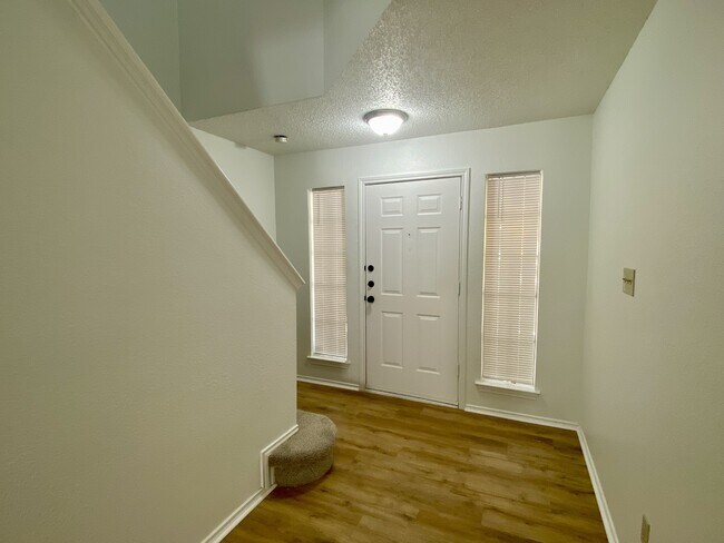 Building Photo - 8607 Cretys Cove