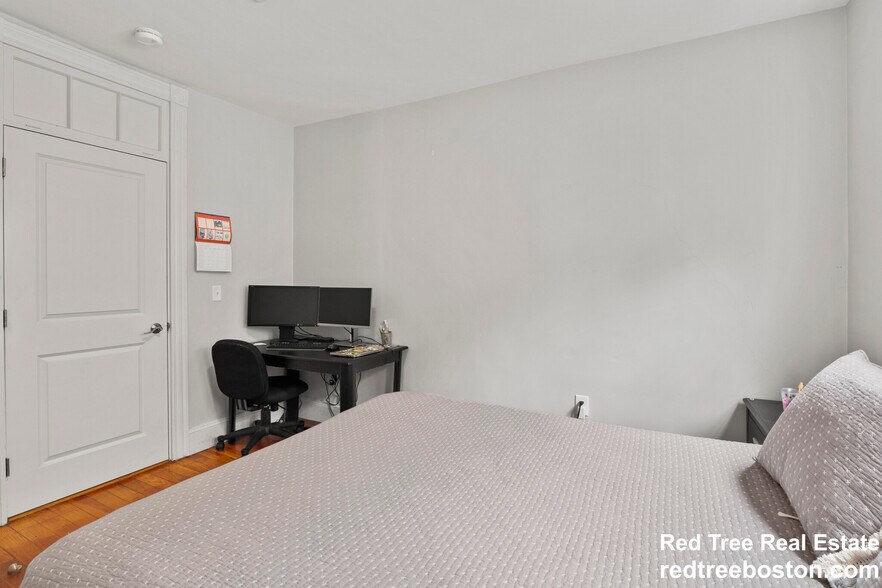 Building Photo - 139 Adams St