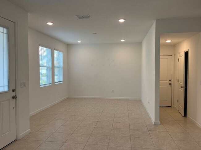 Building Photo - 998 Spring Palms Lp