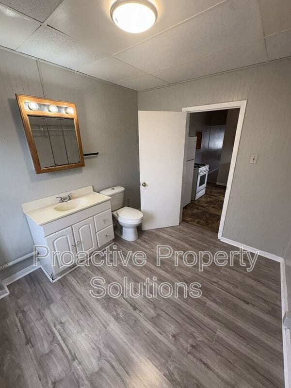 Building Photo - 27 Edison St