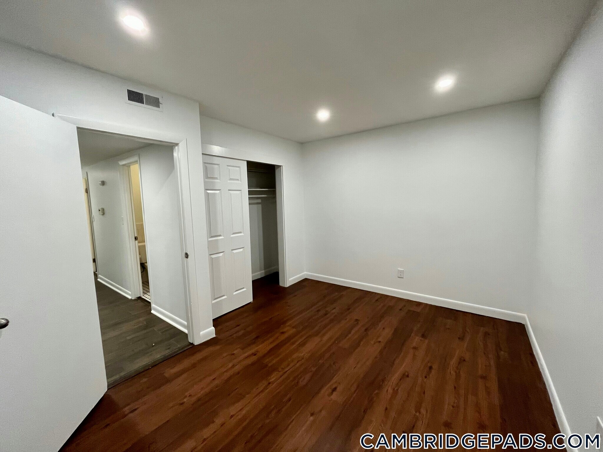 Building Photo - 20 Hubbard Park Rd