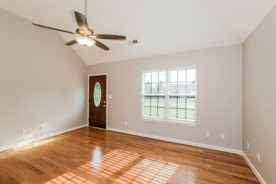 Building Photo - 2428 Hunters Way