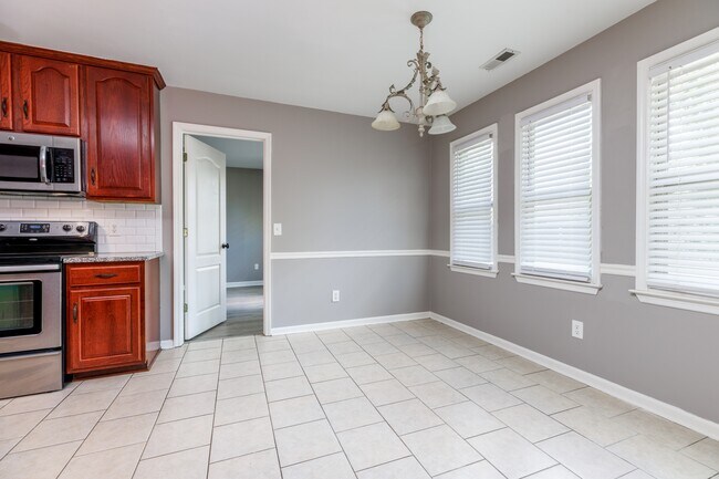 Building Photo - 123 Bordeaux Ln