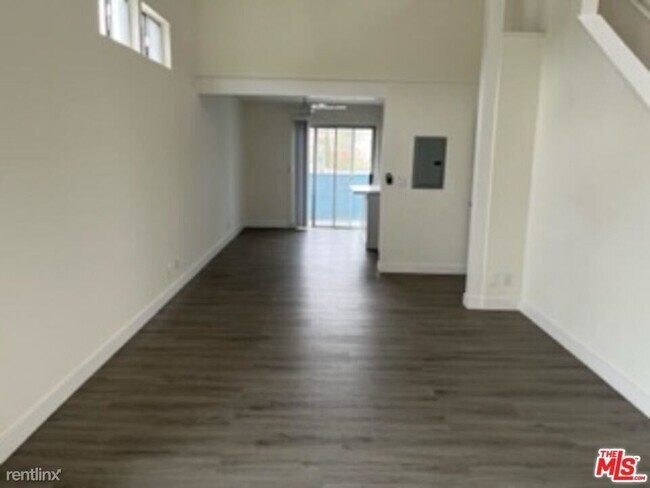 Building Photo - 4 br, 2 bath House - 915 Broadway St Apt 3