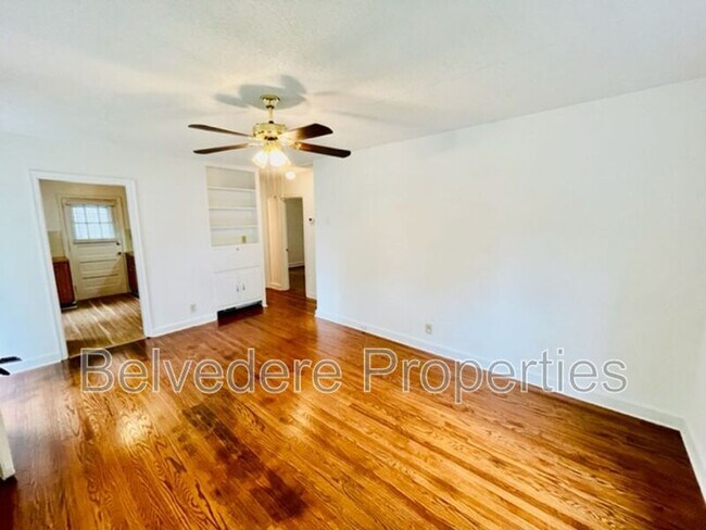 Building Photo - 2718 Robin Hood Dr